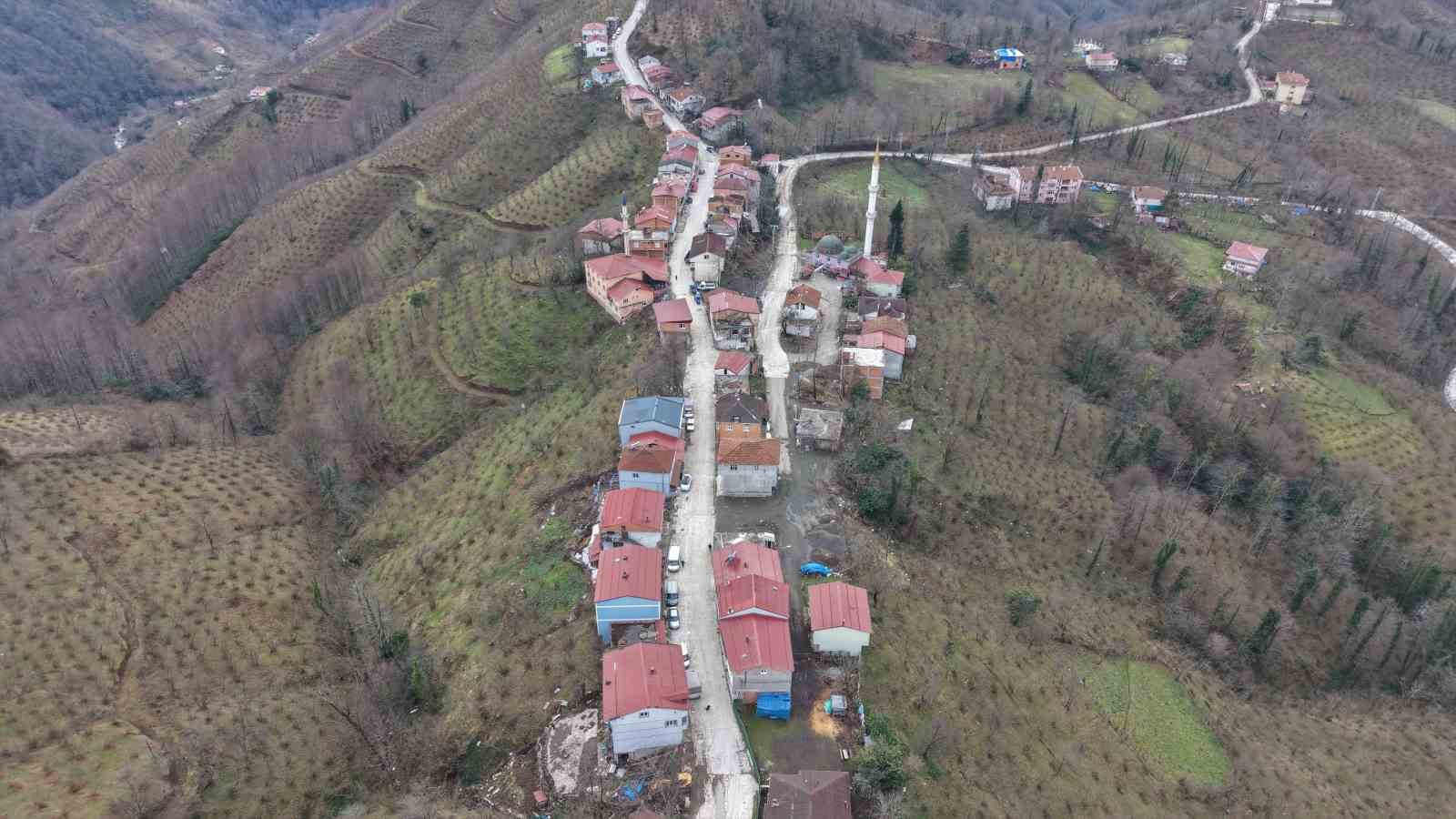 karadeniz fikrasi gibi mahalle komsular bir adimla il degistirip bir dakika farkla iftar aciyor wrtrUg4k