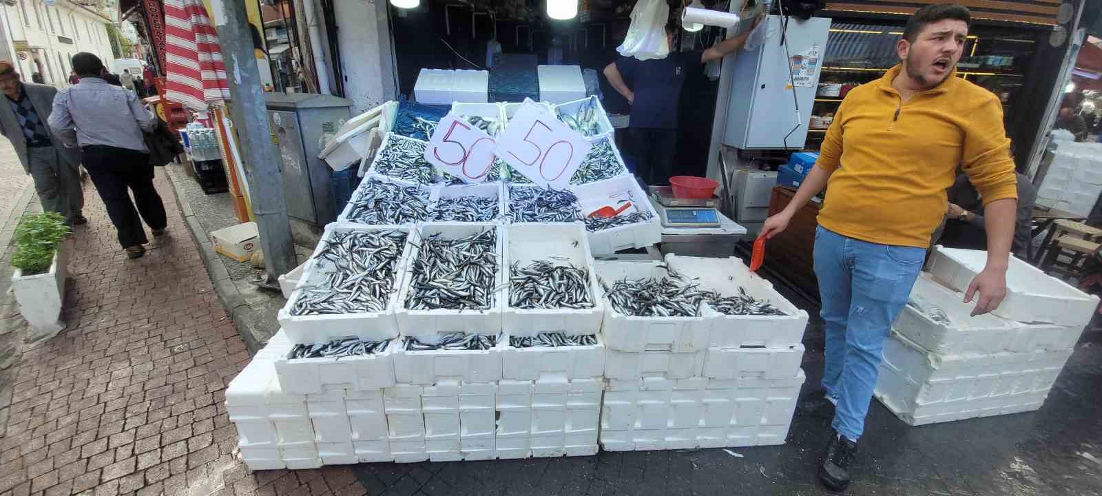 Karadeniz hamsisi tezgahları doldurdu: Kilosu 50 lira 8 karadeniz hamsisi tezgahlari doldurdu kilosu 50 lira 4 DDEhNFYn