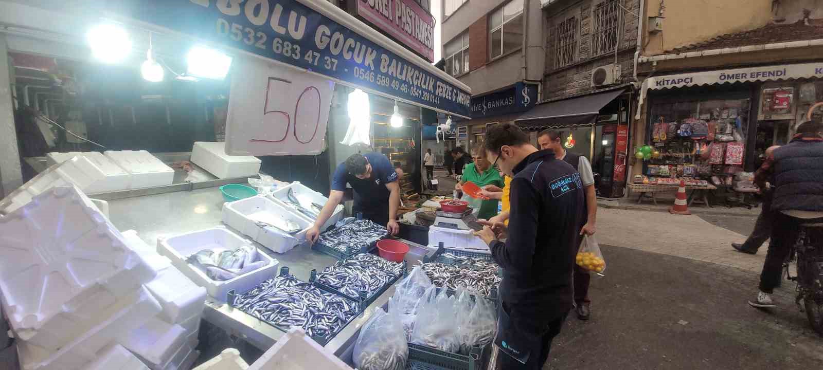 Karadeniz hamsisi tezgahları doldurdu: Kilosu 50 lira 9 karadeniz hamsisi tezgahlari doldurdu kilosu 50 lira 5 eJKNlTrW