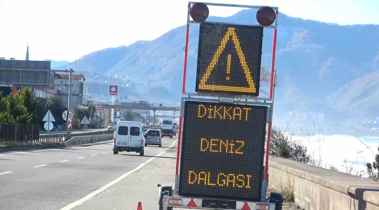 karadeniz sahil yolunda dalga ve firtina alarmi 2 OiGmHQSC