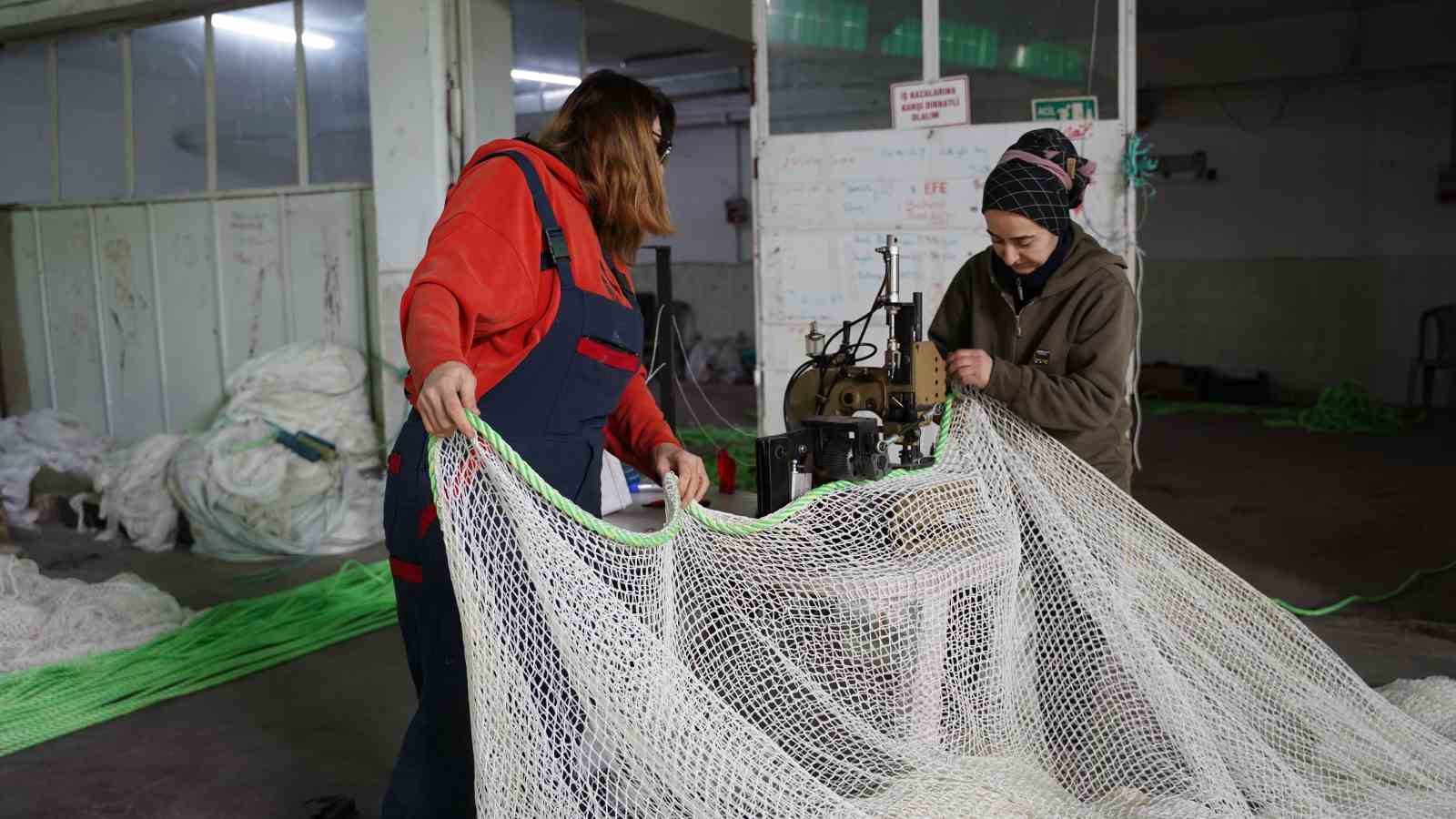 karadeniz somonunun koruyucu aglarina kadin eli 3 srAIZapR