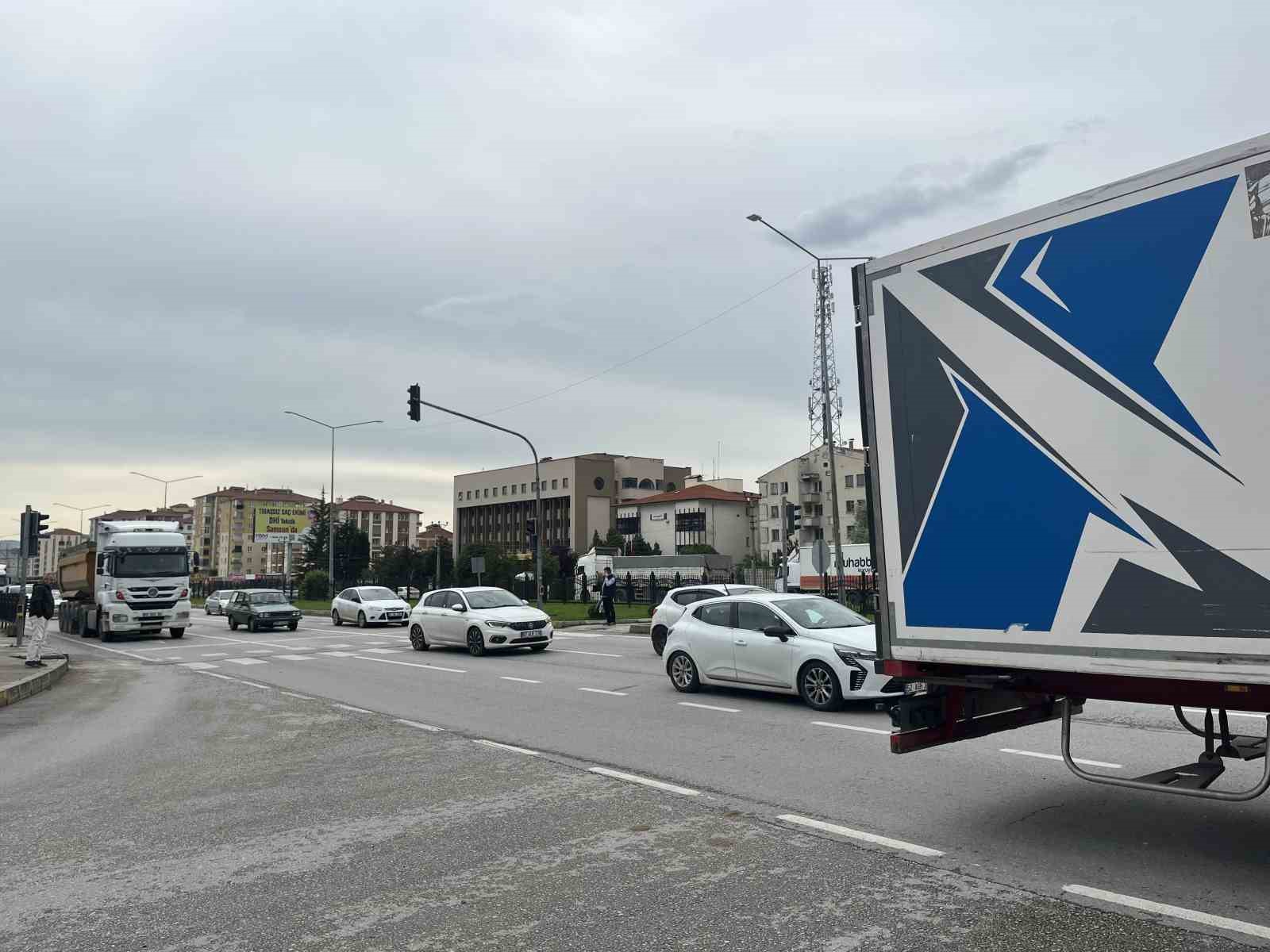 karadeniz yolunda bayram yogunlugu havadan goruntulendi 2 b74vCHNV