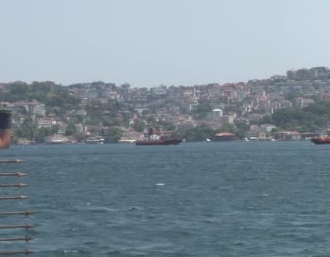 karadenizde-dron-saldirisina-ugrayan-gemi-istanbul-bogazindan-gecti-SVI34XhA.jpg