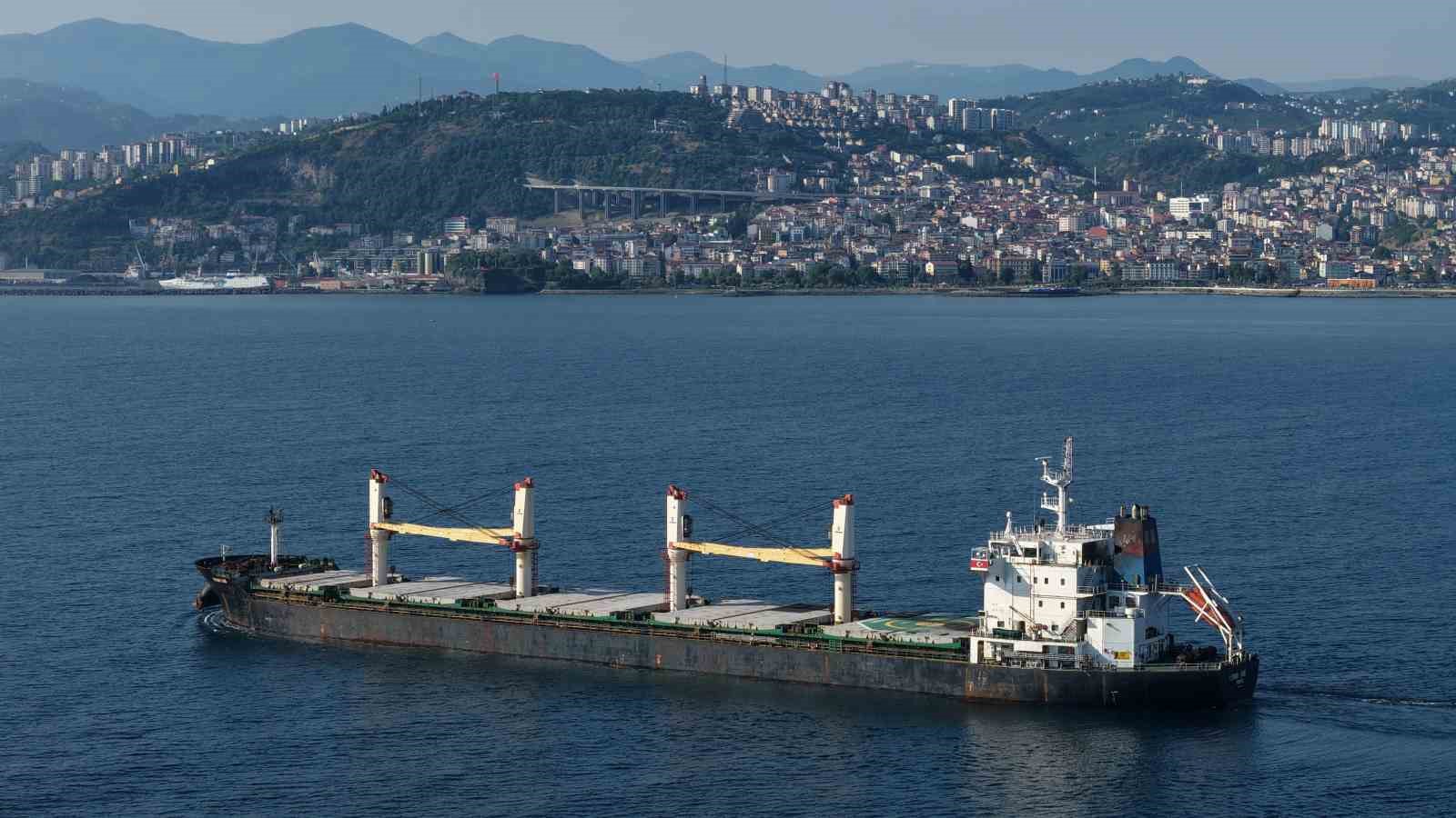 karadenizde dron saldirisina ugrayan gemi trabzon limanina geldi 2 WKEvbCqa