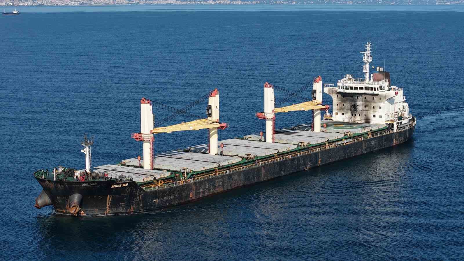 karadenizde dron saldirisina ugrayan gemi trabzon limanina geldi 6 RRPJPauM