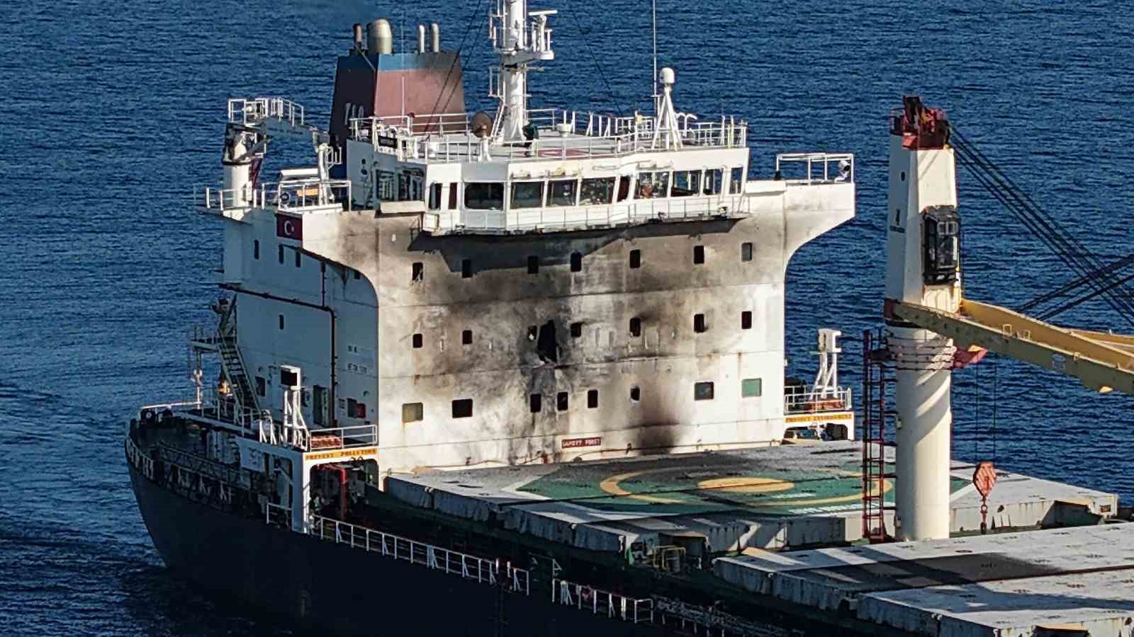 karadenizde dron saldirisina ugrayan gemi trabzon limanina geldi 8