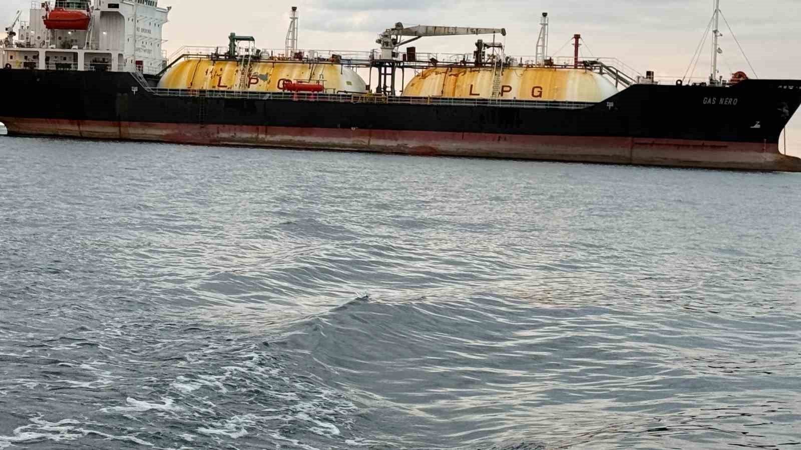 karadenizde dron saldirisina ugrayan lpg tankeri surmene tersanesinde tamir edilmeyi bekliyor 0 NGzplLjH