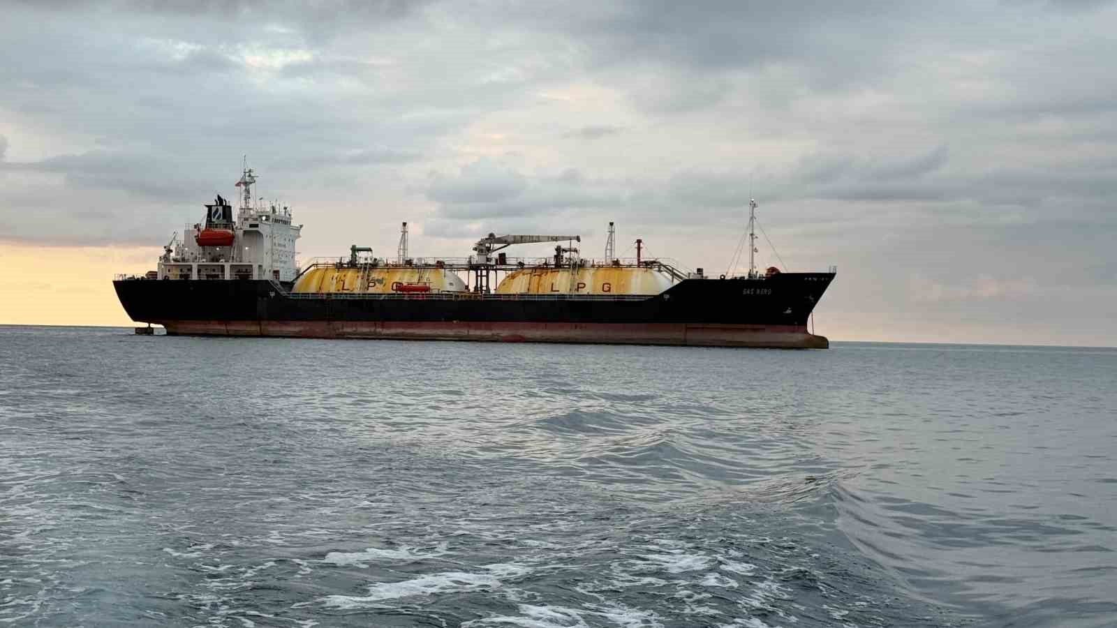 karadenizde dron saldirisina ugrayan lpg tankeri surmene tersanesinde tamir edilmeyi bekliyor 1 DChcBQ4p
