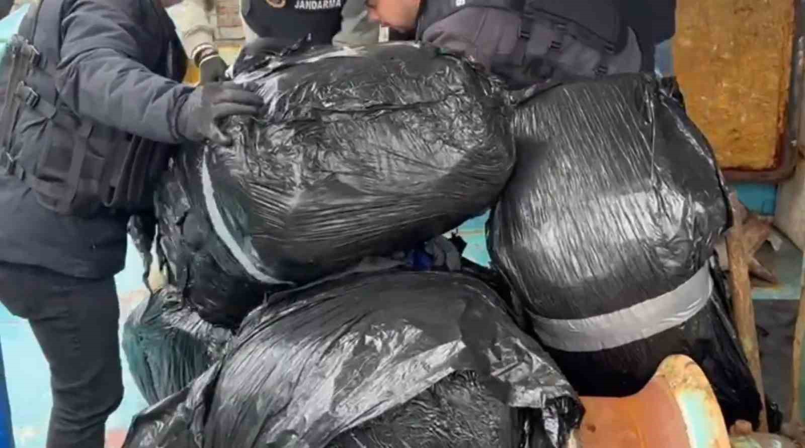 karadenizde ele gecirilen 200 kilogram uyusturucuyla ilgili 5 zanli tutuklandi 2 QVH4DC4Z
