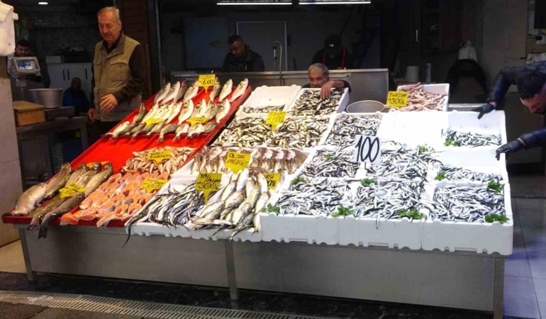 karadenizde-hamsi-bereketi-yasaniyor-NCc8RdD1.jpg