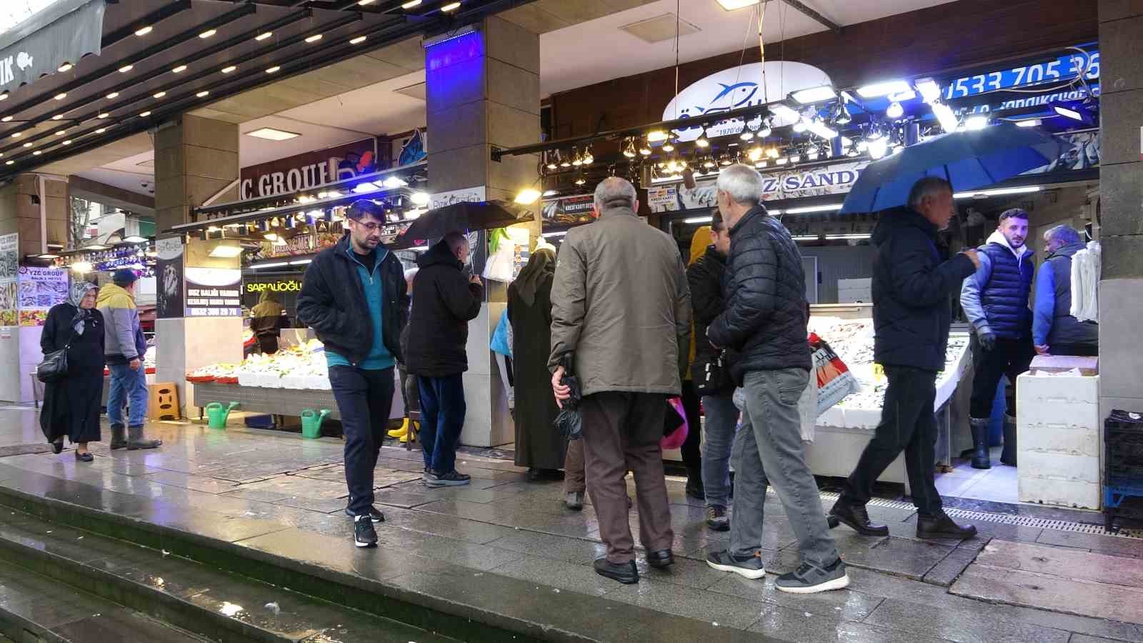 karadenizde hamsi bollugu suruyor mezgit ise birkac gundur gorunmuyor 1 6OKU3ALY