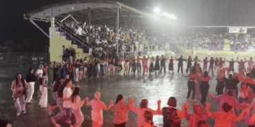 karadenizde-konser-boyle-olur-saganak-yagmur-basladi-onlar-horona-devam-etti-A1mkZ7Vc.jpg