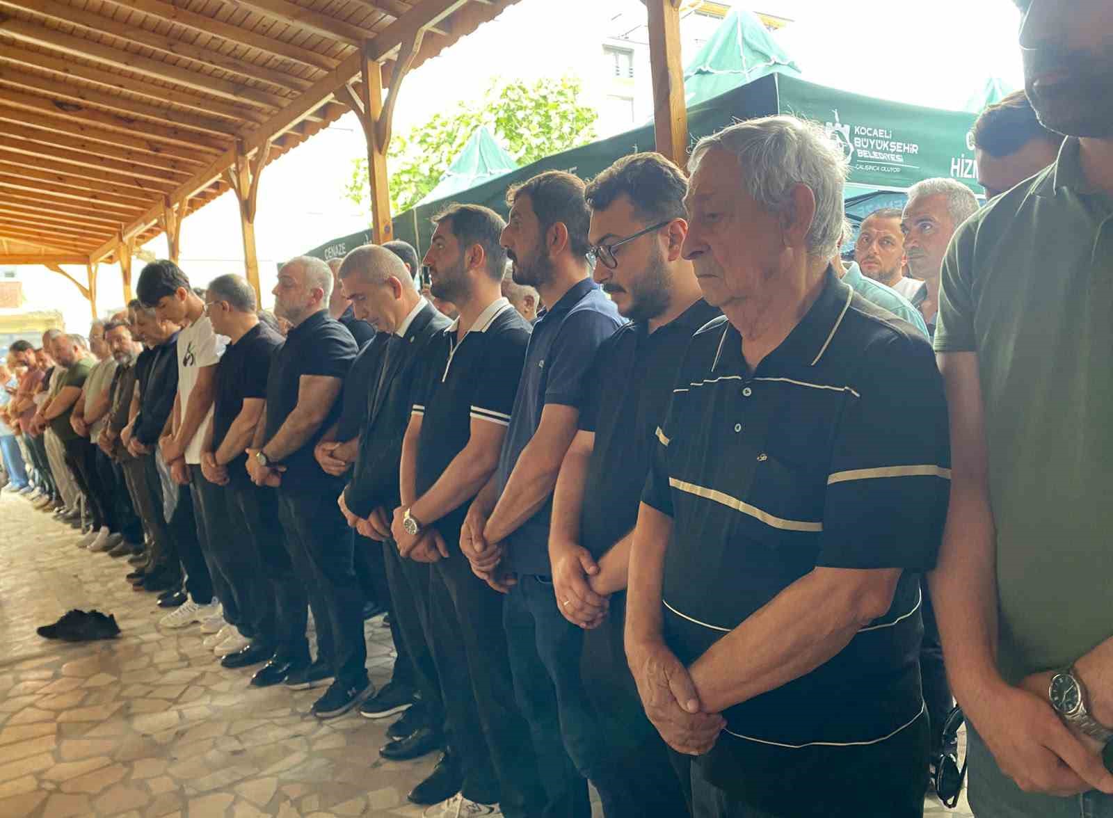 Karadeniz’deki gemi saldırısında hayatını kaybeden görevli Kocaeli’de defnedildi 6 karadenizdeki gemi saldirisinda hayatini kaybeden gorevli kocaelide defnedildi 2 T84IGQik