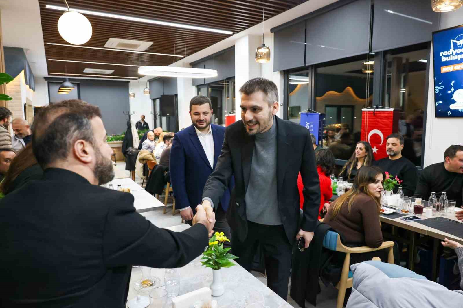 karadenize karsi radyo bulusmasi arnavutkoyde mikrofonlar ayni masada 1 IwmXYwHG