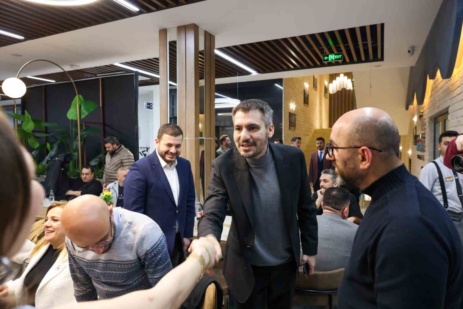 karadenize karsi radyo bulusmasi arnavutkoyde mikrofonlar ayni masada 2 1J8UdDq2