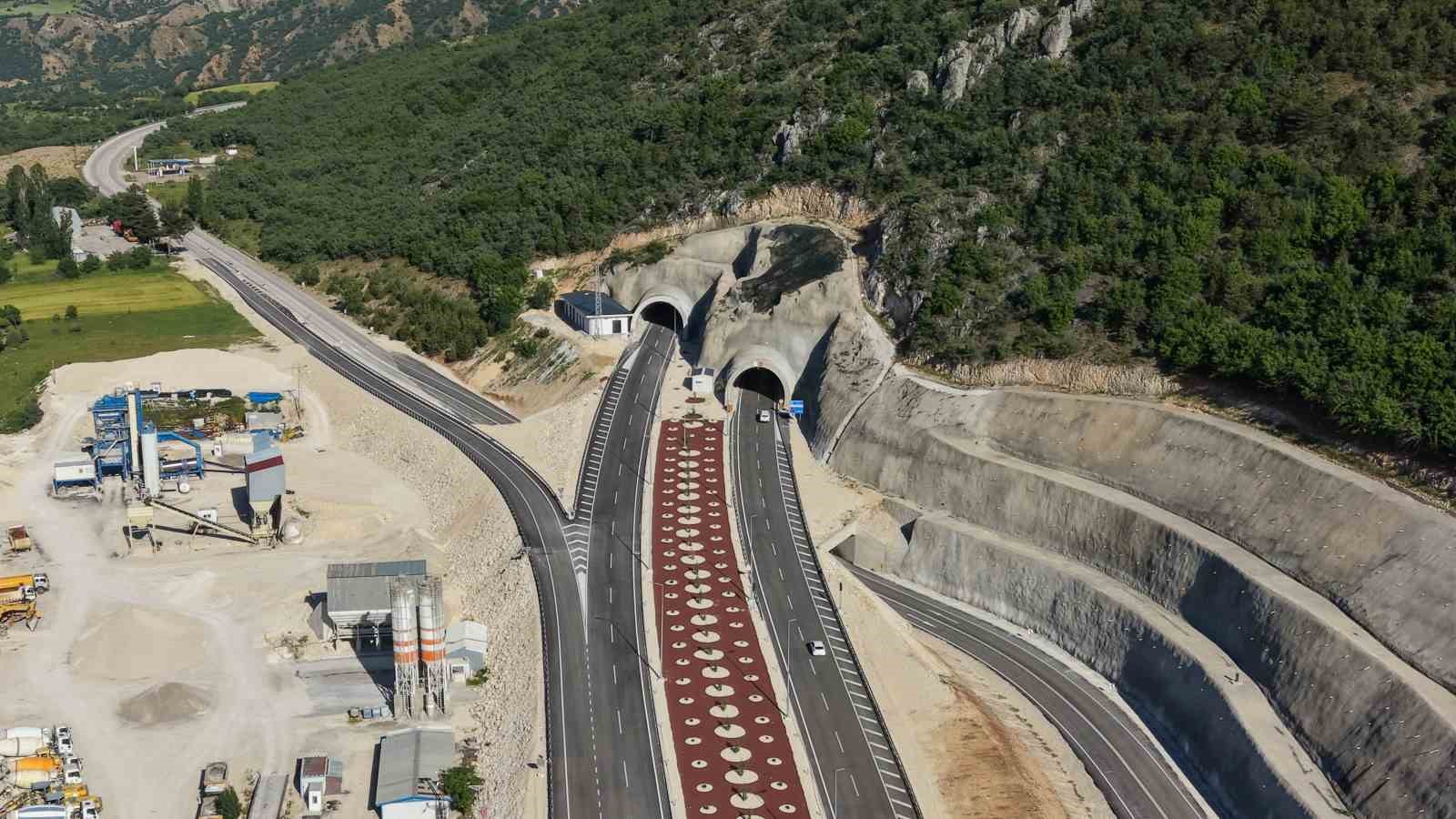 Karadeniz’i İç Anadolu’ya bağlayan Kırkdilim Tünelleri’nden 1 ayda 250 bin araç geçti 5 karadenizi ic anadoluya baglayan kirkdilim tunellerinden 1 ayda 250 bin arac gecti 1 evCePsRU