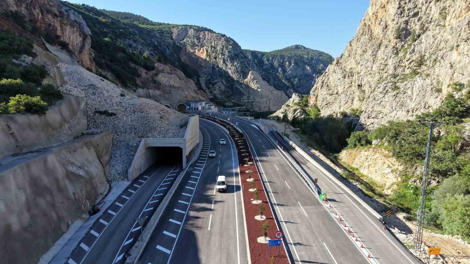 Karadeniz’i İç Anadolu’ya bağlayan Kırkdilim Tünelleri’nden 1 ayda 250 bin araç geçti 6 karadenizi ic anadoluya baglayan kirkdilim tunellerinden 1 ayda 250 bin arac gecti 2 w22VSfFY