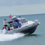 karadenizin-hircin-dalgalari-arasinda-mahsur-kalan-yuzucuyu-deniz-polisi-kurtardi-A7E9Q1Qh.jpg