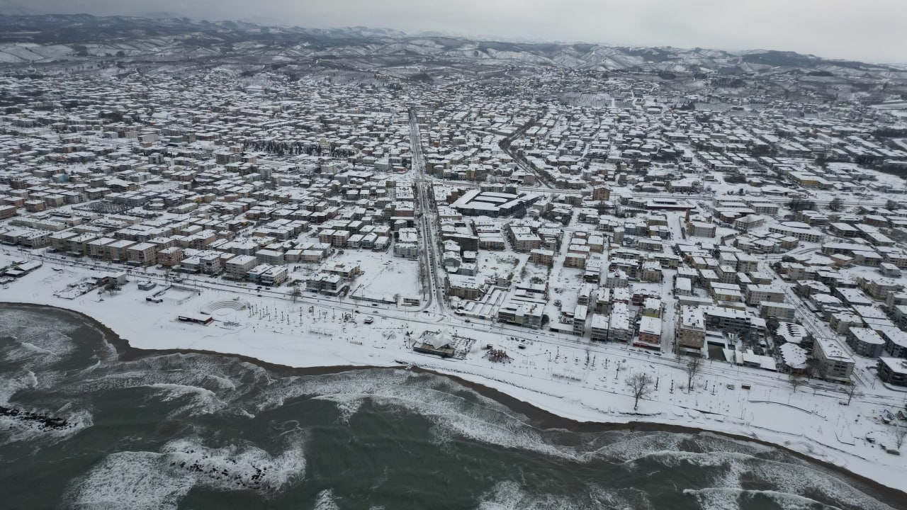 karadenizin hircin dalgalari karla bulustu ortaya essiz fotograflar cikti 3 Xuqyy7wm