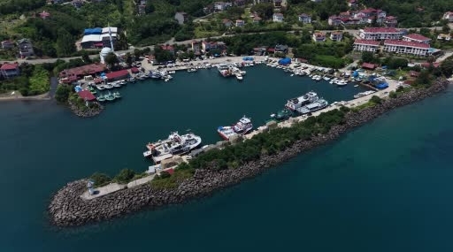 karadenizli-balikcilar-sezon-icin-ag-bakimlarini-surduruyor-NZFlKqGZ.jpg