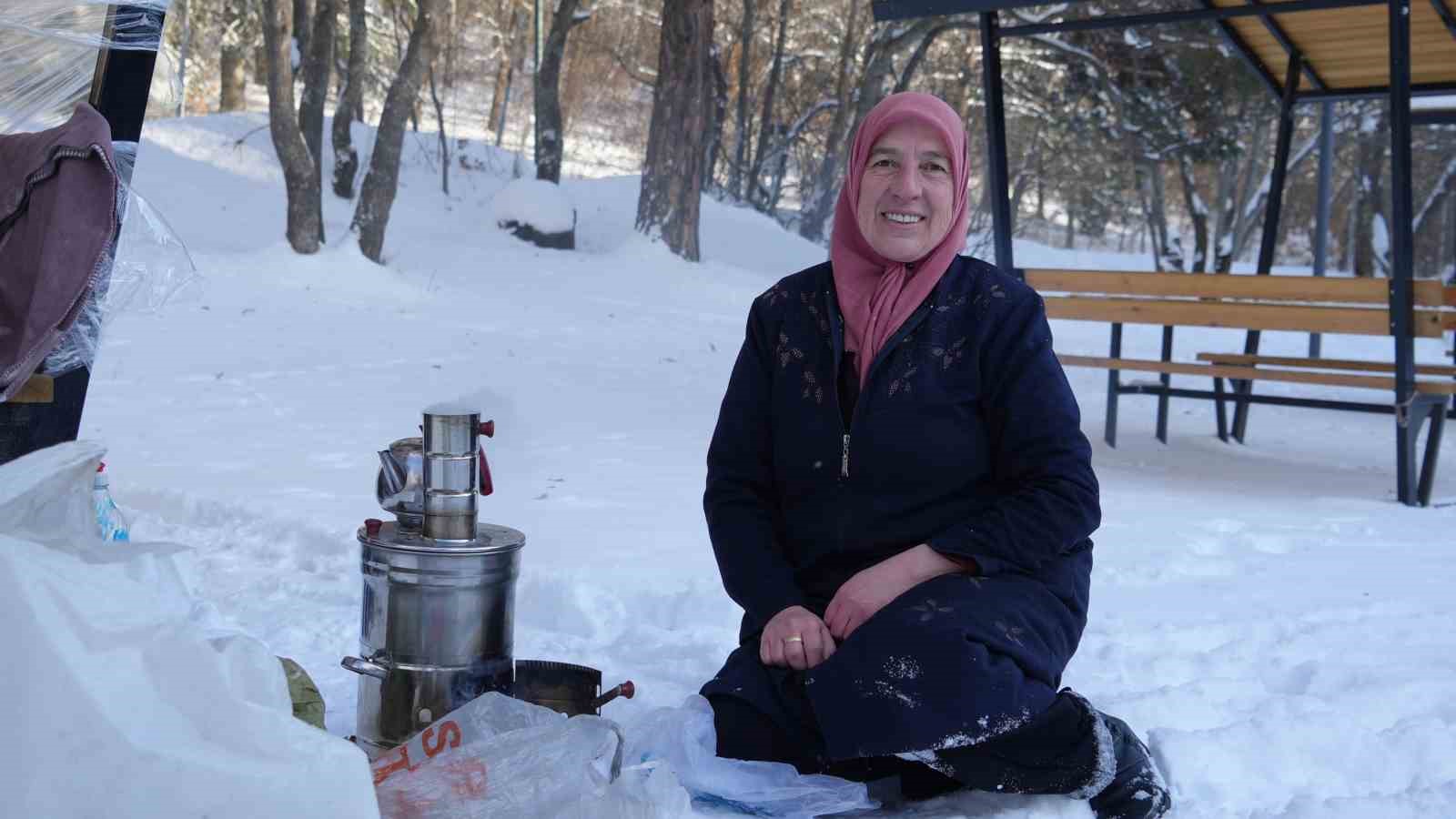 karagol tabiat parki beyaza burundu golun yuzeyi buz tuttu 2 7FJpyCuV
