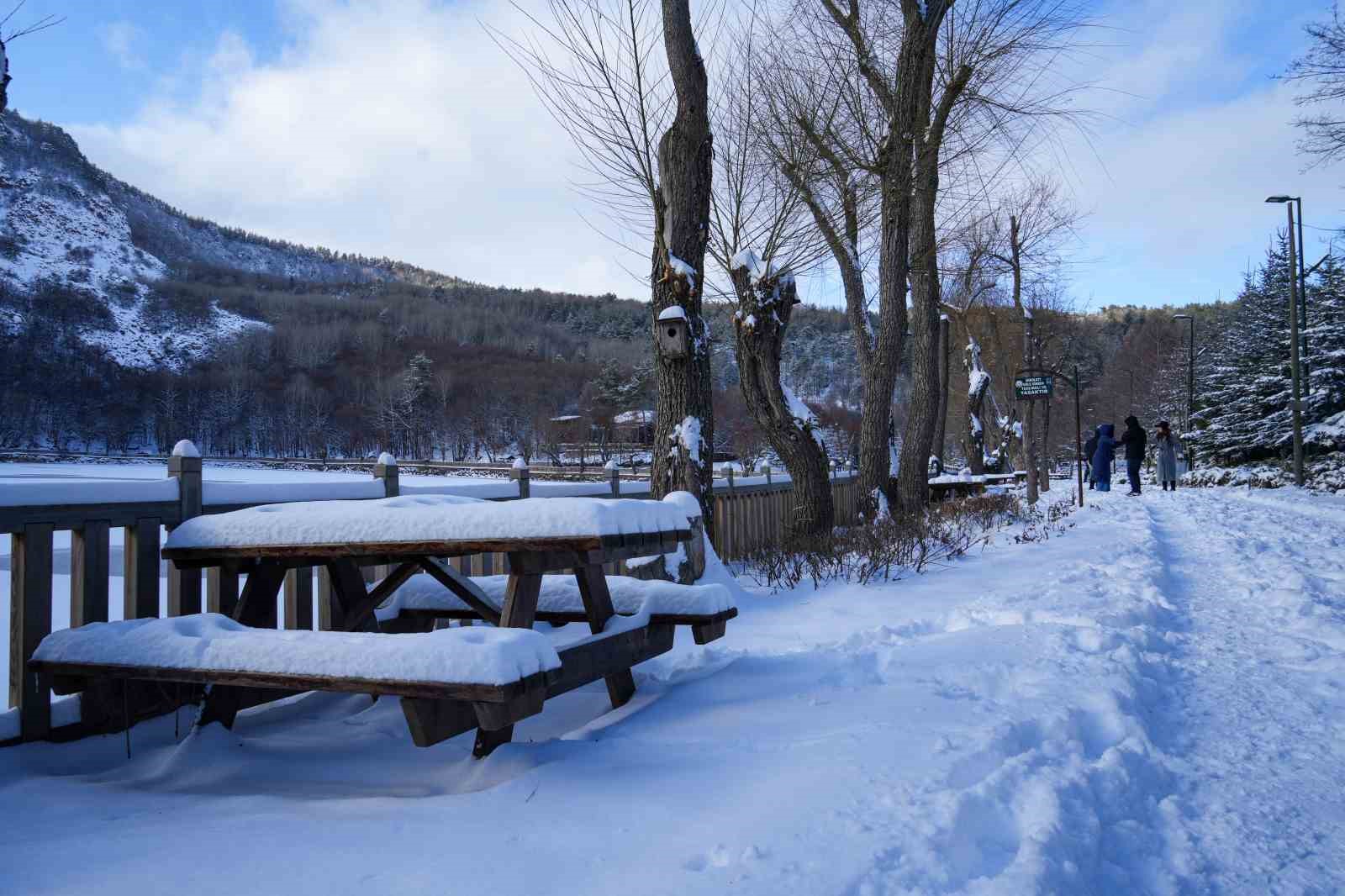 karagol tabiat parki beyaza burundu golun yuzeyi buz tuttu 5 7hCIDuZS