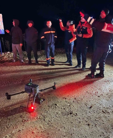 karagol-yaylasinda-kayip-alarmi-yasli-cift-icin-gece-goruslu-dronlar-havalandi-LIy4WiRu.jpg