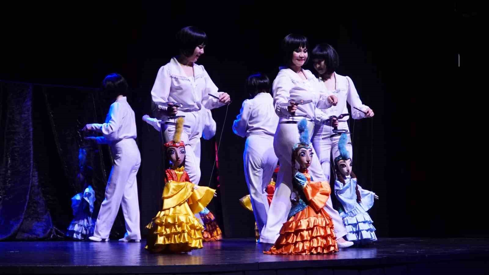 karagoz festivali dunyayi bursada bulusturuyor 3 fhdVsBHf