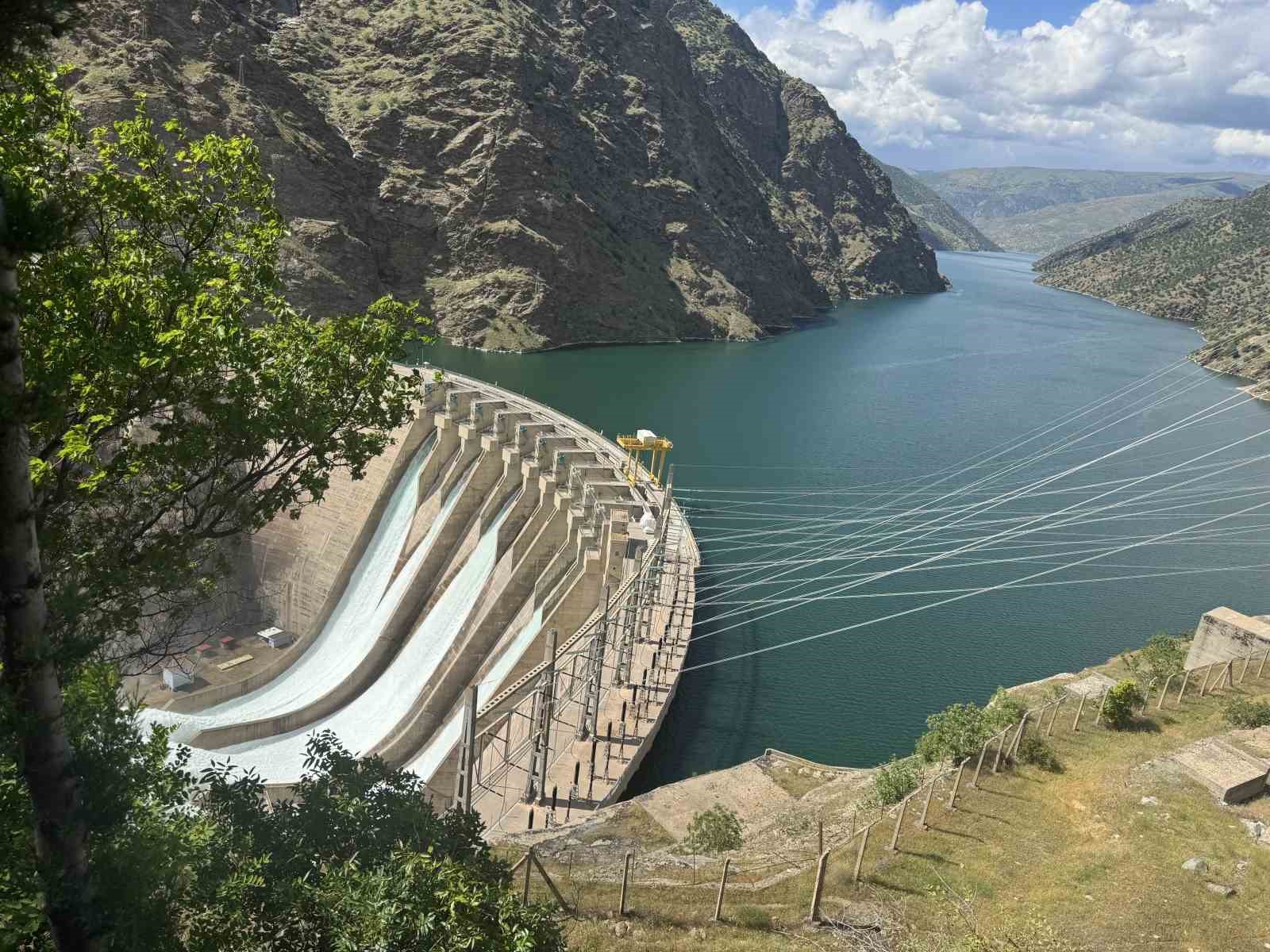 karakaya barajinda su tahliyesi devam ediyor 1 E4gr9DX8