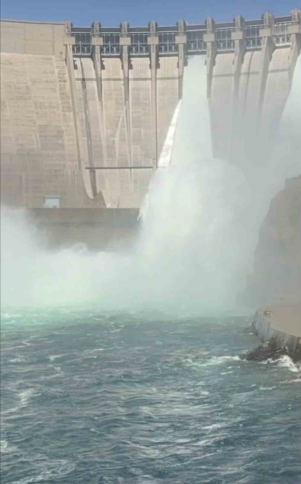 karakaya barajinda su tahliyesi devam ediyor 5 BPs5LJbO