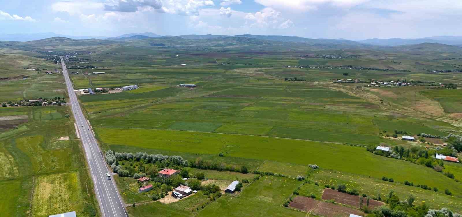karakocan yukariovacik barajinin yapimi icin ilk kazma vuruldu 0 biSZiTag