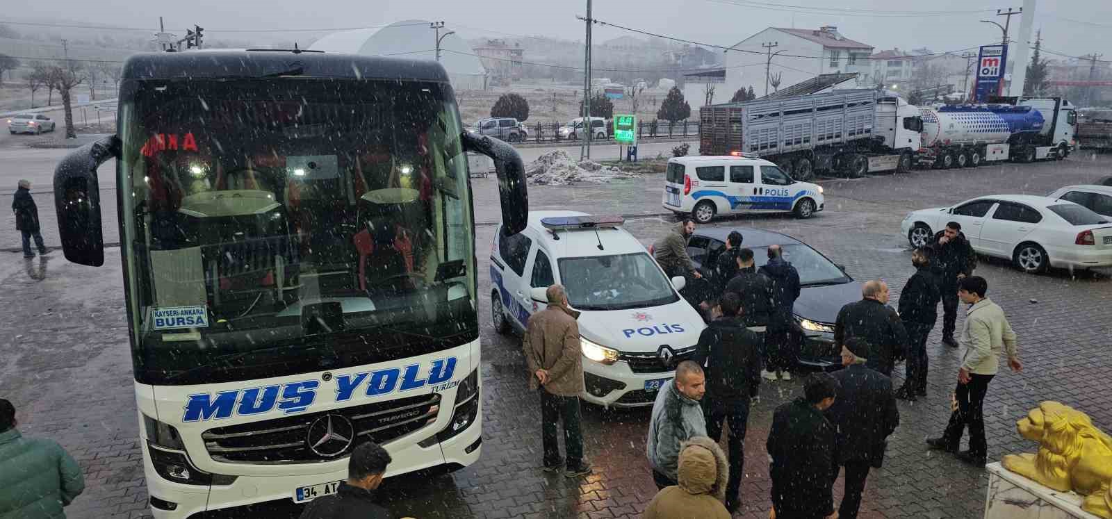 karakocanda mus bursa seferini yapan yolcu otobusune saldiri 1