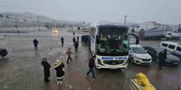 karakocanda-mus-bursa-seferini-yapan-yolcu-otobusune-saldiri-SKPvSrnr.jpg