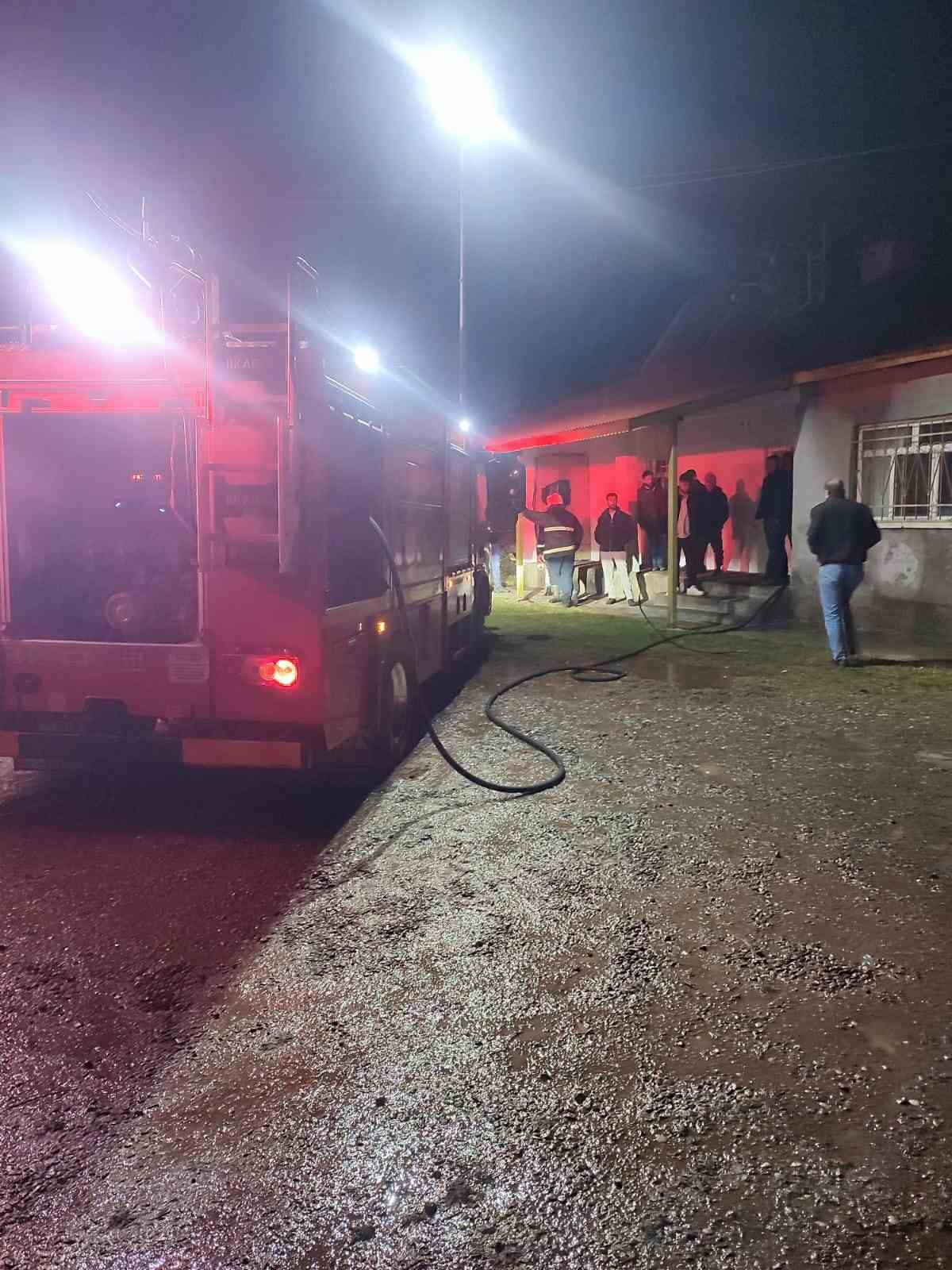 karakocanda ruzgarin tutusturdugu bacayi itfaiye ekipleri sondurdu 0 1ODDGpw1