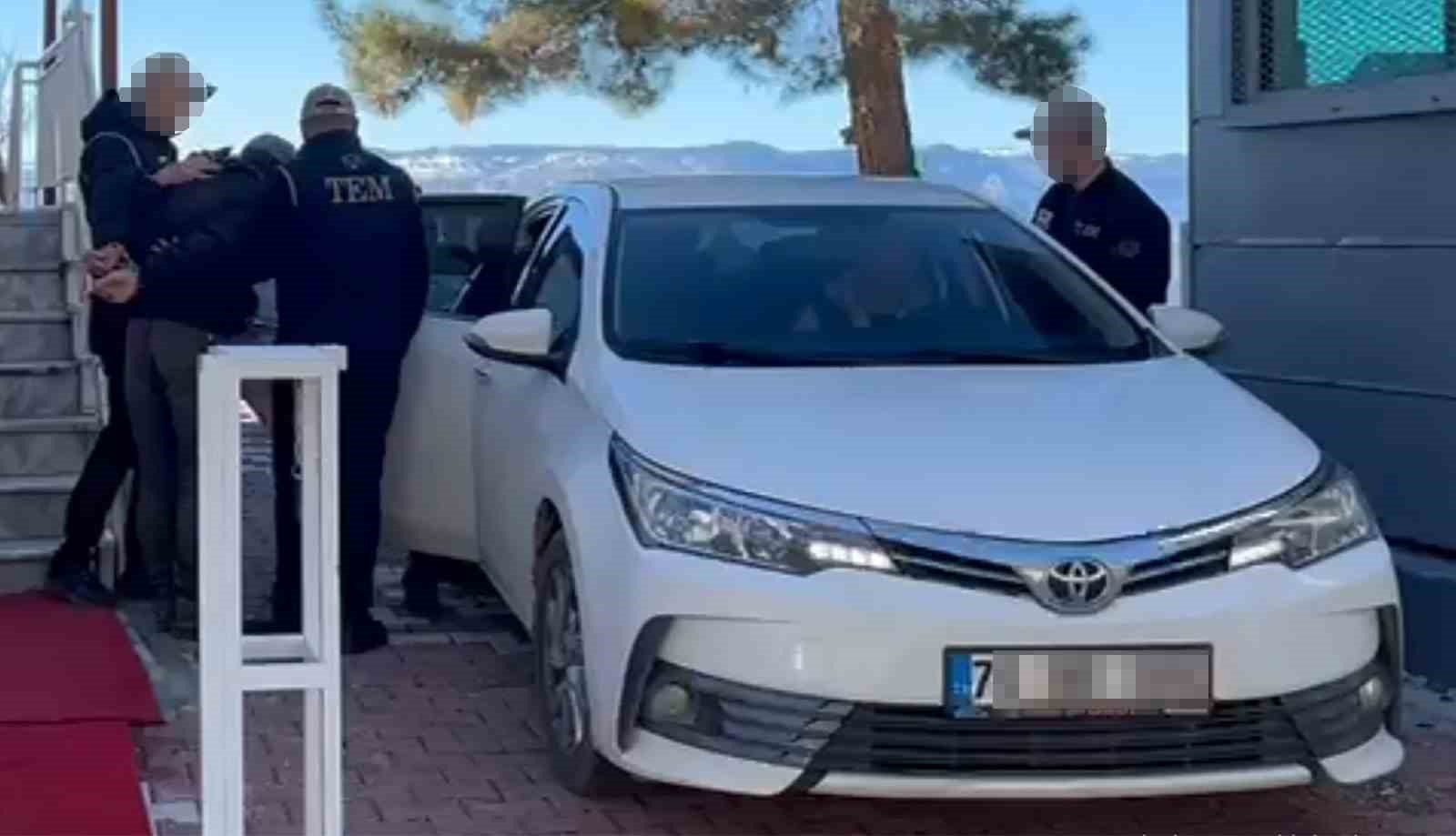 karaman merkezli deas operasyonu 3 tutuklama 1 KQt1s5DG