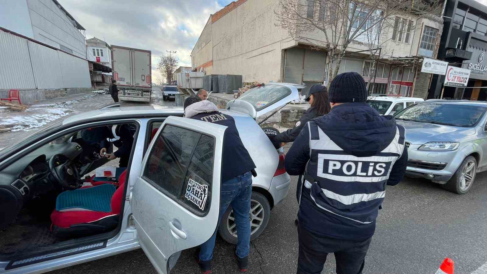 Karaman polisi yılbaşı öncesi denetimlerini arttırdı 7 karaman polisi yilbasi oncesi denetimlerini arttirdi 3 5PQPdAfJ