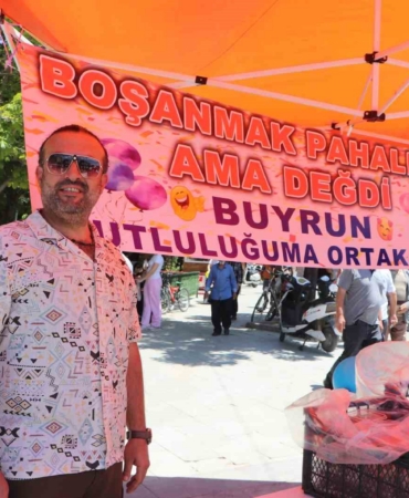 karamanda-11-yillik-evliligi-sona-eren-gurbetci-lokma-dagitarak-bosanmasini-kutladi-RKOwjweK.jpg
