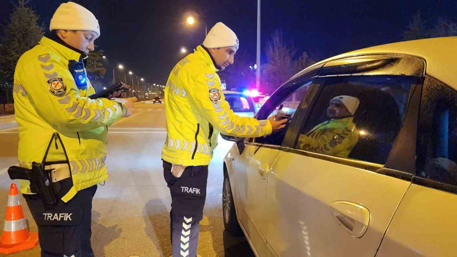 karamanda 130 bin adet makaron ele gecirildi 5 tutuklama 0