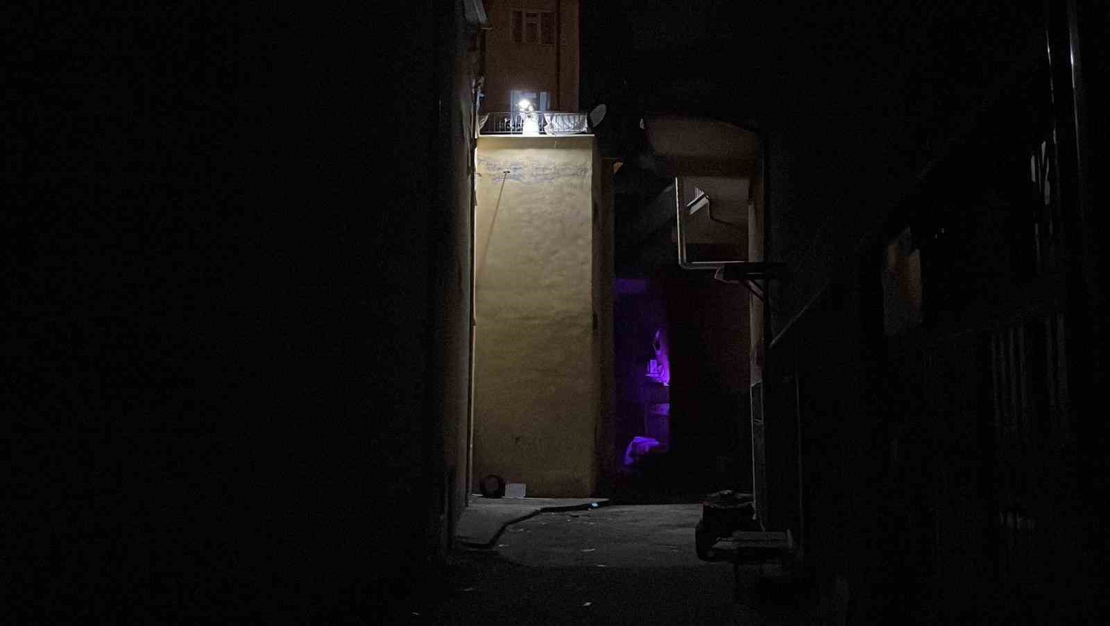 karamanda 2 cocuk annesi kadin balkondan duserek agir yaralandi 1 Zl8geKOF