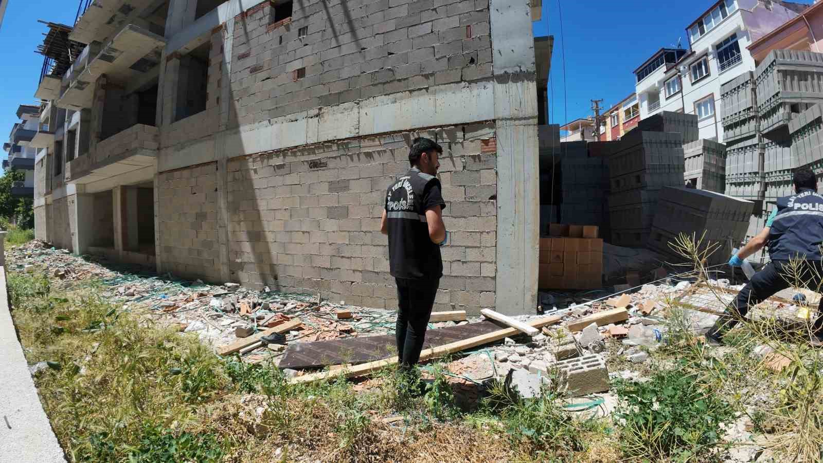 Karaman’da 3’üncü kattan düşen kalıp ustası ağır yaralandı 6 karamanda 3uncu kattan dusen kalip ustasi agir yaralandi 2 g214N6aT