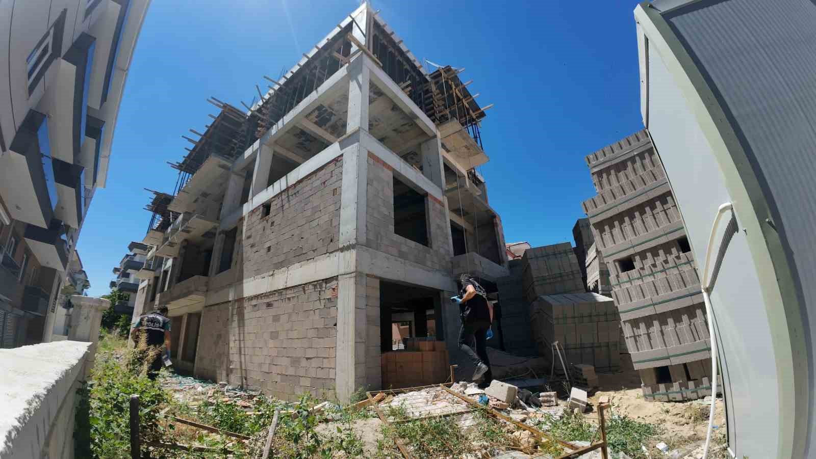 Karaman’da 3’üncü kattan düşen kalıp ustası ağır yaralandı 7 karamanda 3uncu kattan dusen kalip ustasi agir yaralandi 3 1p7MVZ1R