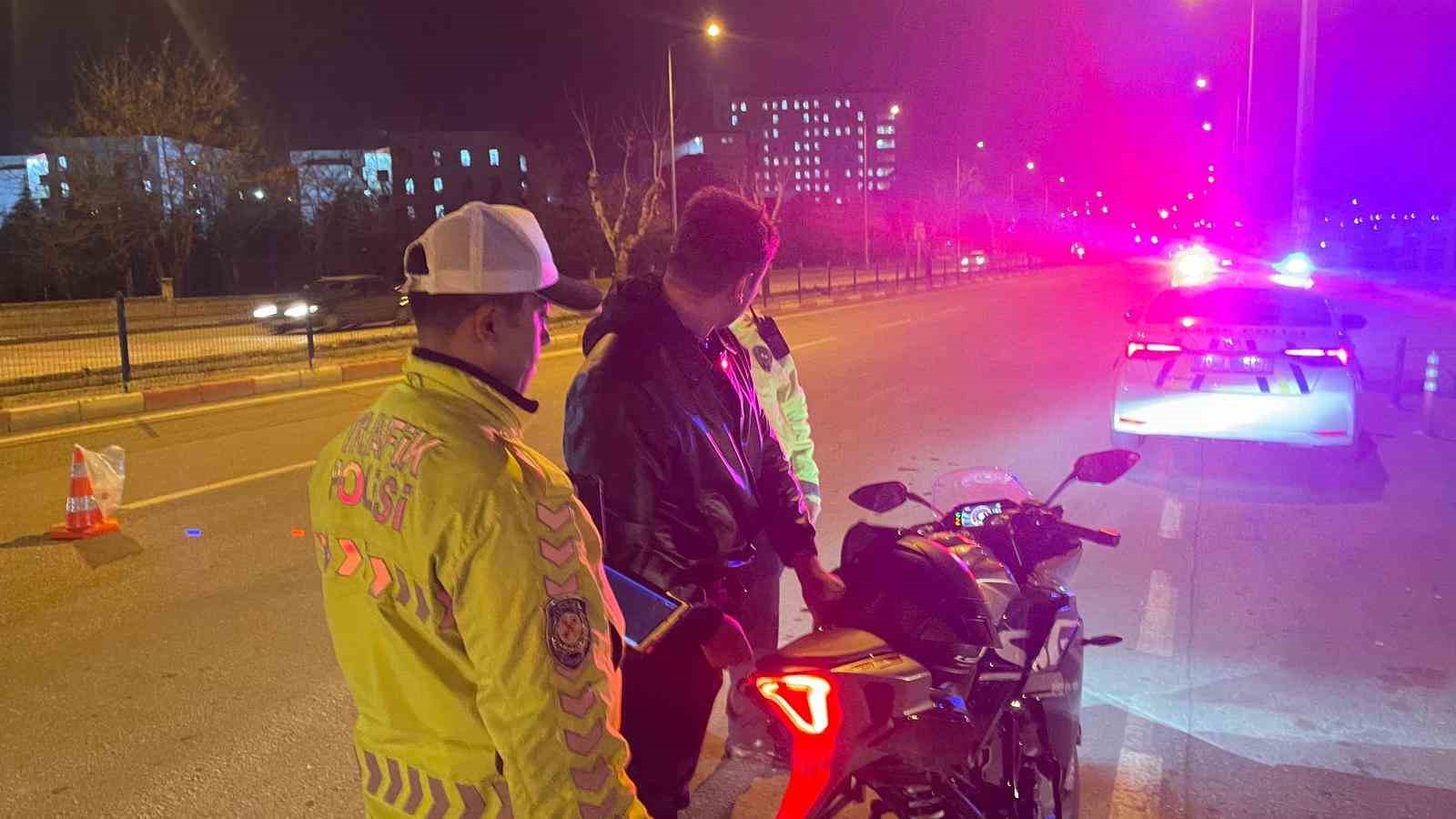 karamanda 43 surucunun ehliyetine el koyulurken 99 arac trafikten men edildi 1 imwR5XCr