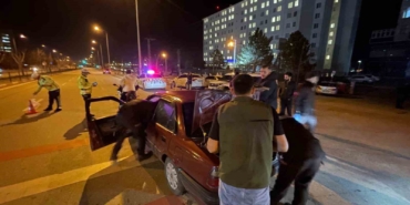 karamanda-43-surucunun-ehliyetine-el-koyulurken-99-arac-trafikten-men-edildi-scVtpQsL.jpg