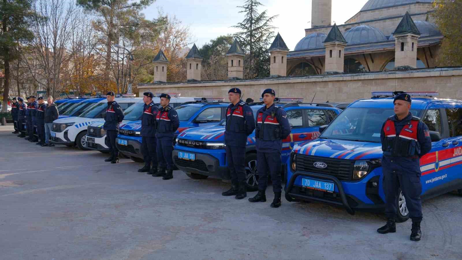 Karaman’da 51 araç törenle emniyet ve jandarmaya tahsis edildi 5 karamanda 51 arac torenle emniyet ve jandarmaya tahsis edildi 1 RAhR62SI