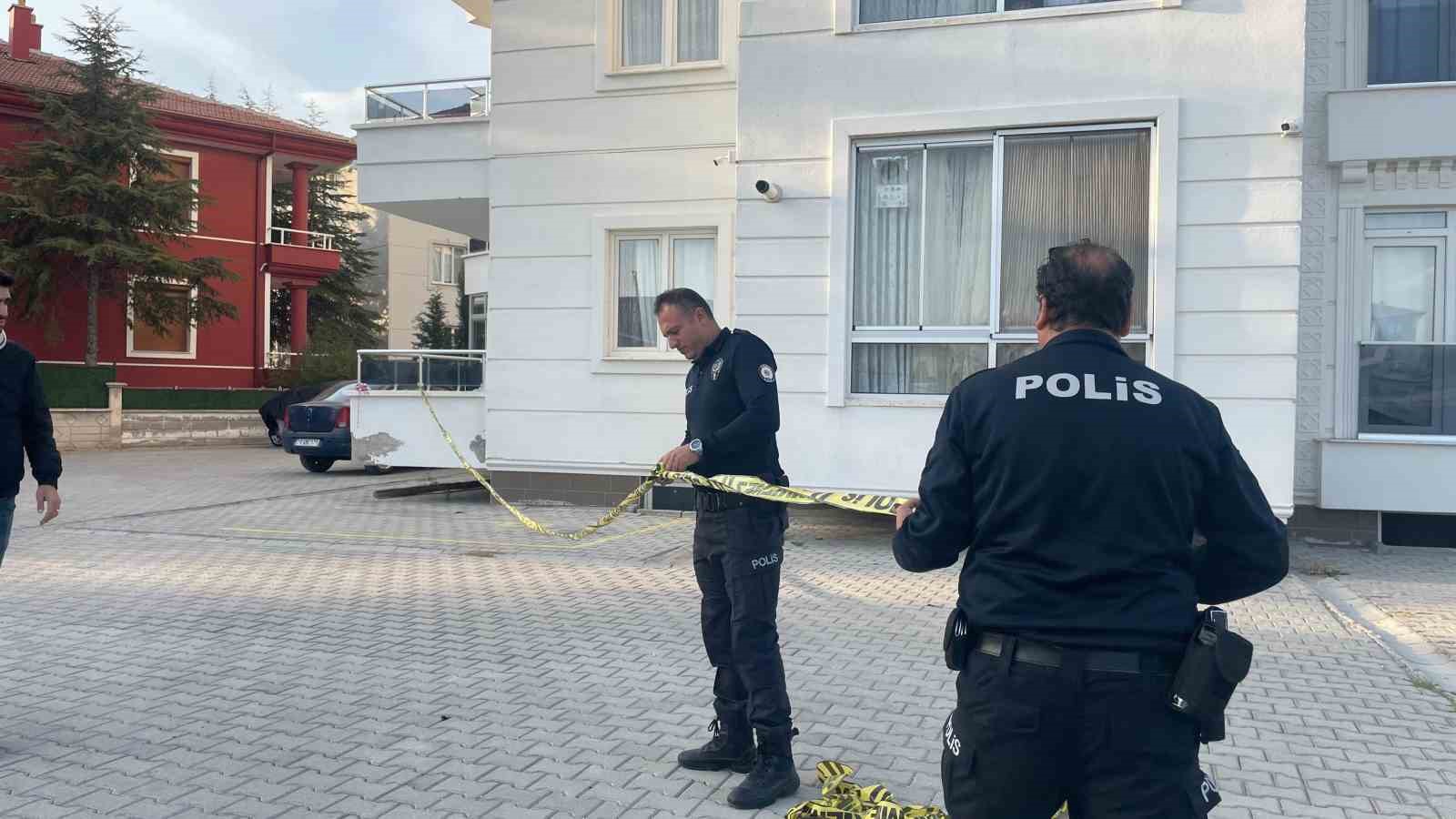 karamanda 5inci kattan dusen ogretmen hayatini kaybetti 2 V9D8gHSm