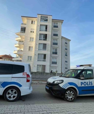 karamanda-5inci-kattan-dusen-ogretmen-hayatini-kaybetti-gTnA2e1z.jpg