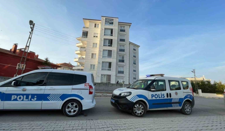 karamanda-5inci-kattan-dusen-ogretmen-hayatini-kaybetti-gTnA2e1z.jpg