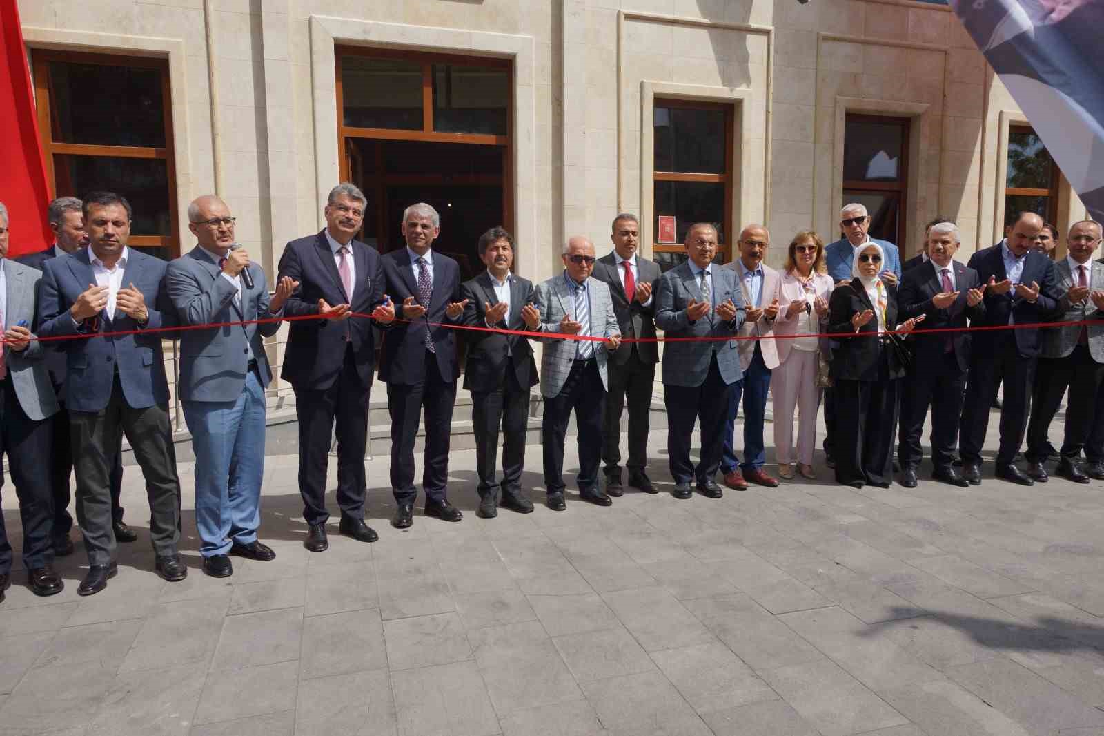 Karaman’da Ahmet Keleşoğlu Arkeoloji ve Etnografya Müzesi törenle açıldı 4 karamanda ahmet kelesoglu arkeoloji ve etnografya muzesi torenle acildi 0 uiruUuTR