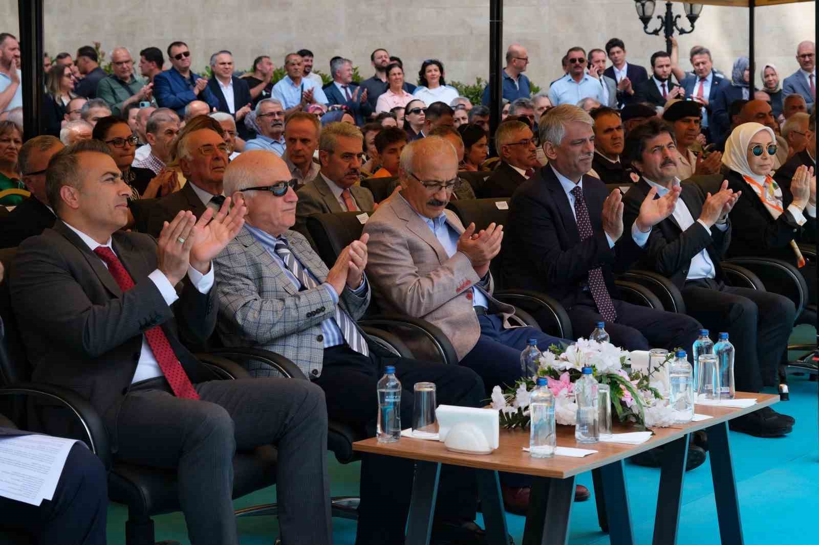 Karaman’da Ahmet Keleşoğlu Arkeoloji ve Etnografya Müzesi törenle açıldı 5 karamanda ahmet kelesoglu arkeoloji ve etnografya muzesi torenle acildi 1 EE4B3RLe
