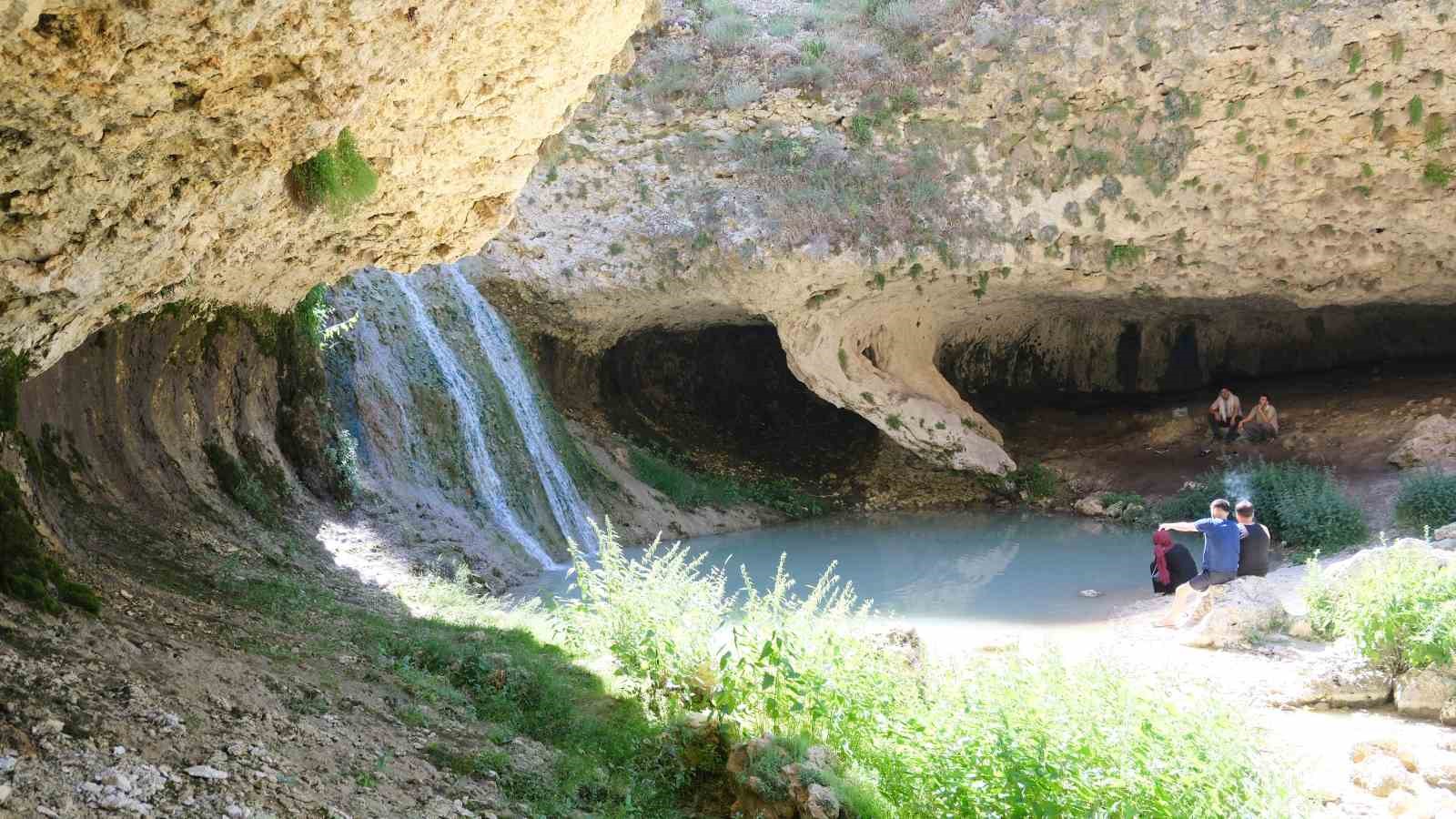 Karaman’da Akpınar Şelalesi yeniden akmaya başladı 7 karamanda akpinar selalesi yeniden akmaya basladi 3 srhiCrmM